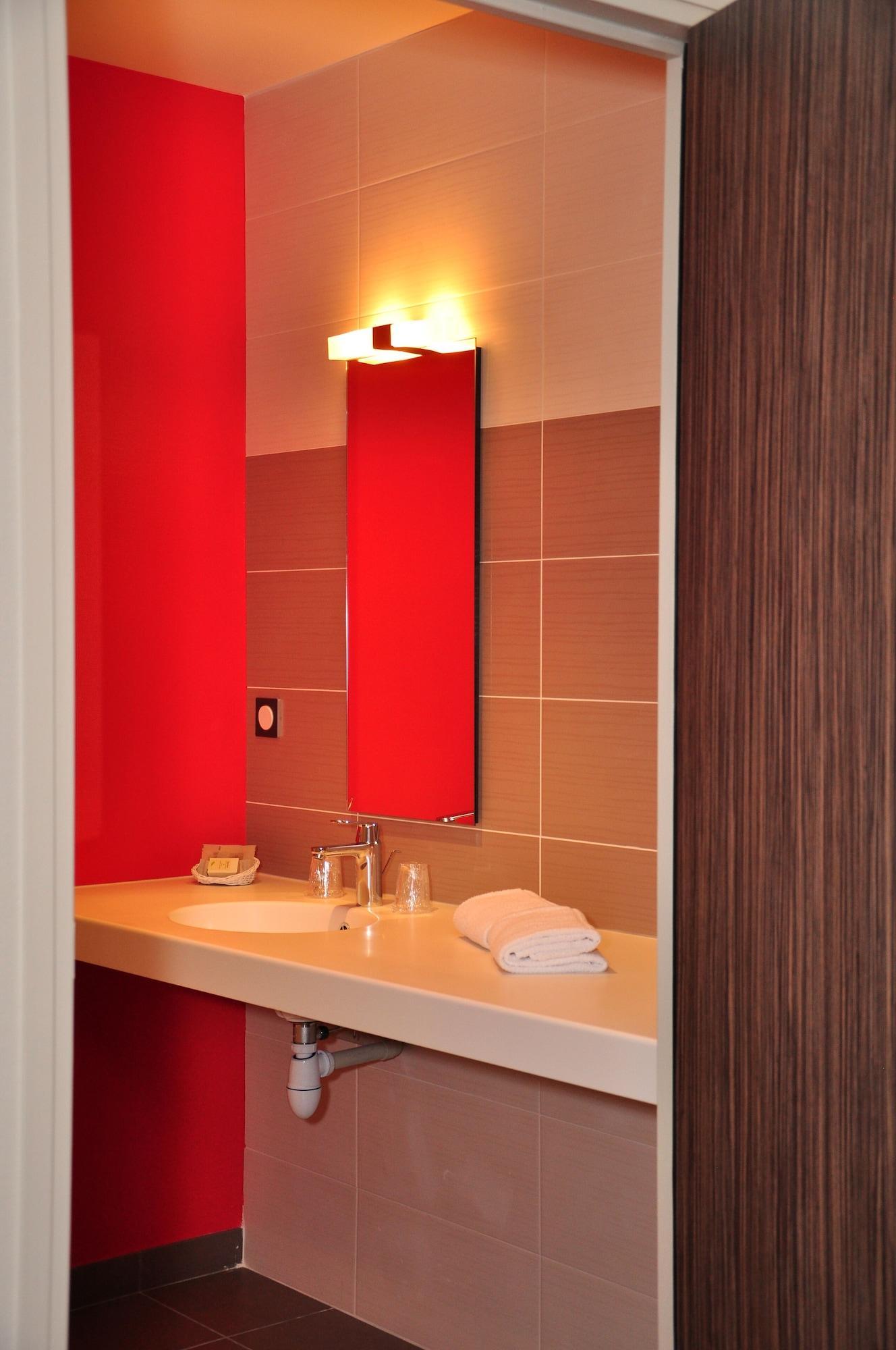 Logis Hotel A La Bonne Auberge Laval  Dış mekan fotoğraf