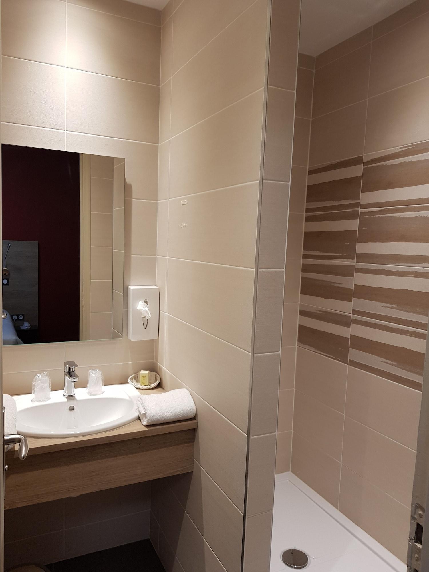 Logis Hotel A La Bonne Auberge Laval  Dış mekan fotoğraf