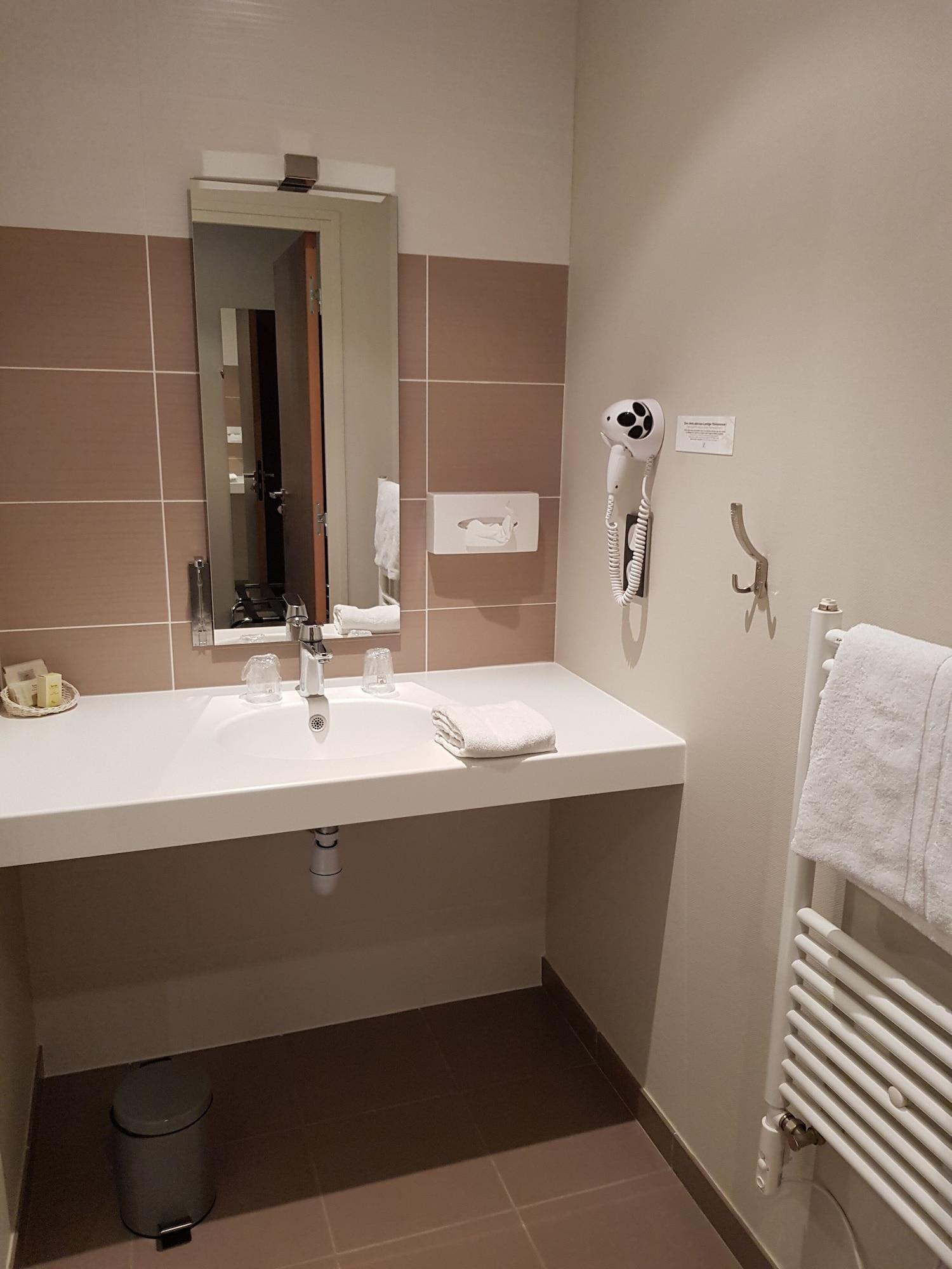 Logis Hotel A La Bonne Auberge Laval  Dış mekan fotoğraf